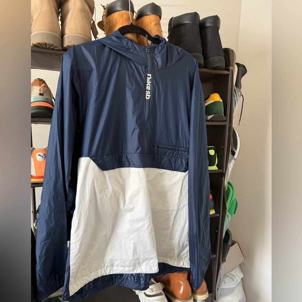 Nike SB Men’s Navy and White Lightweight Windbreaker Jacket